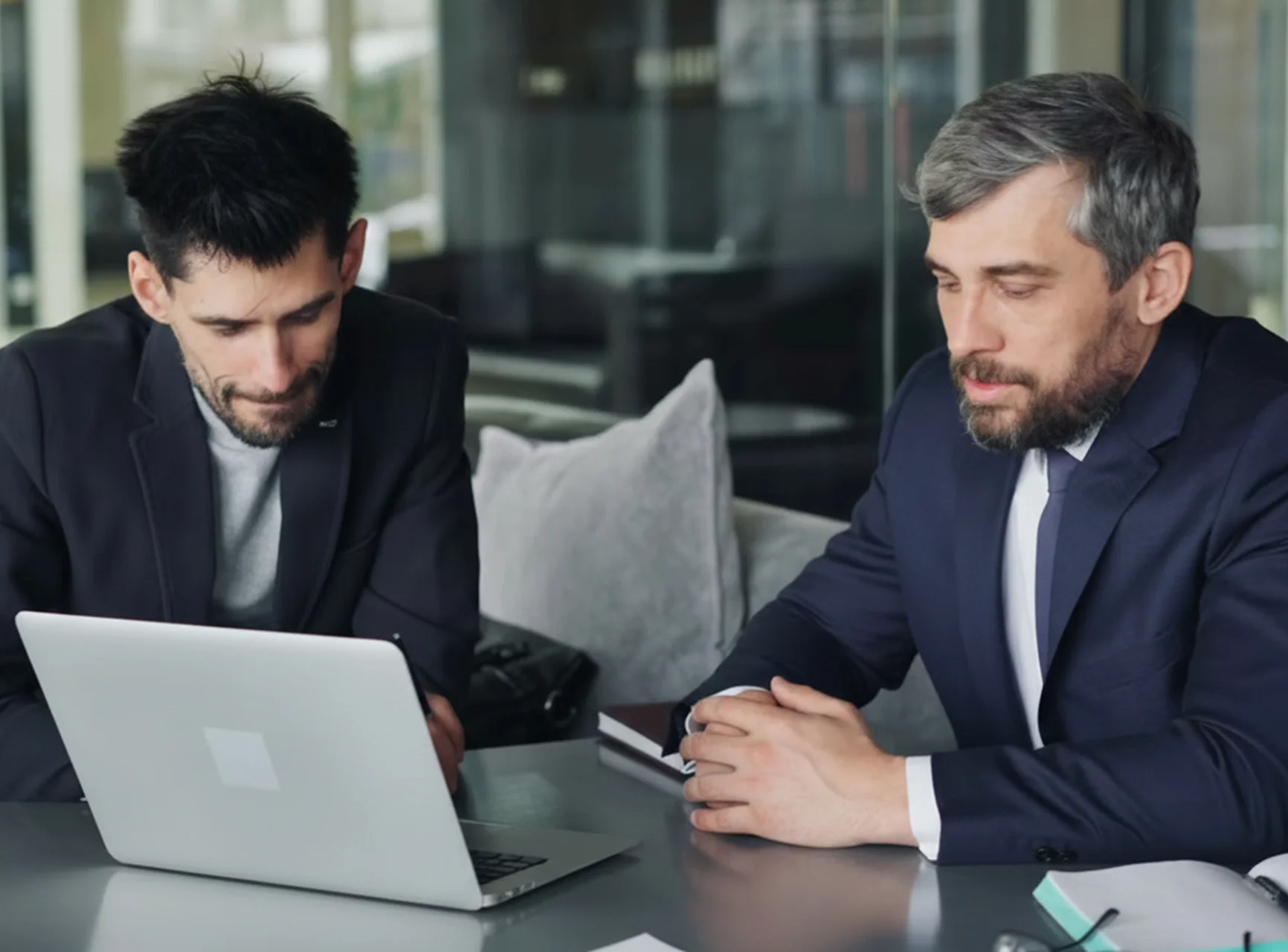 ¿Qué motivos llevan a las empresas y a los inversores a plantearse una operación de compraventa?